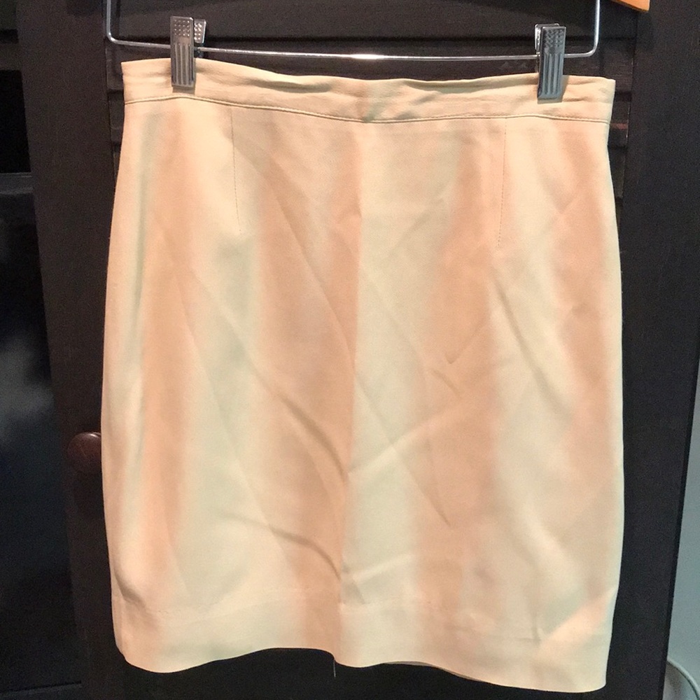 SALE ITEM Size 6 off white Skirt by Zara. Excellent condition